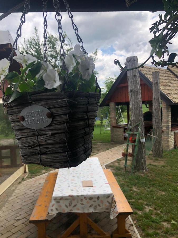 Salas Gnijezdo Bačka Palanka 外观 照片